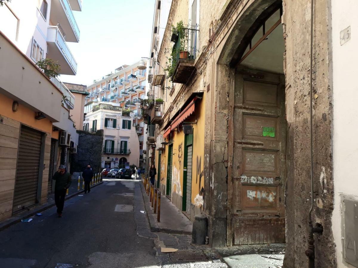 Vomero House With Free Parking 410 Cm Napoli Bagian luar foto